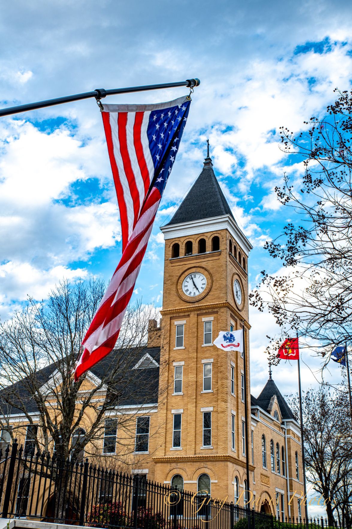 SALINE COUNTY COURTHOUSE